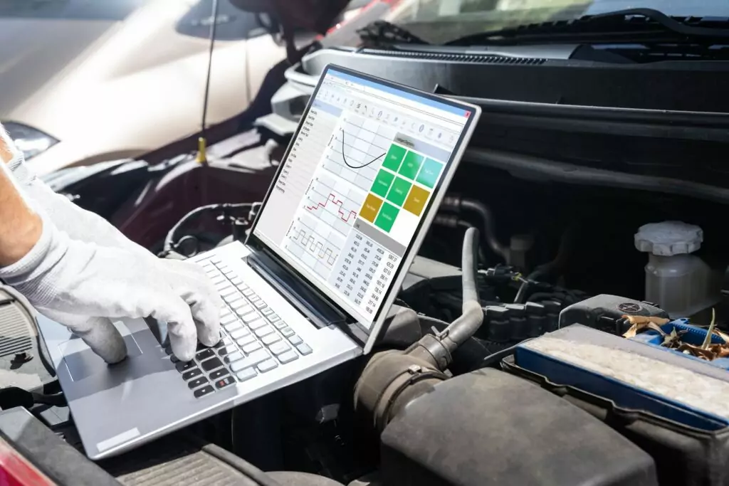 Taller automotriz utilizando inteligencia artificial para diagnóstico de vehículos.
