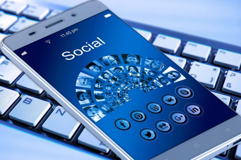 Manipulación en redes sociales