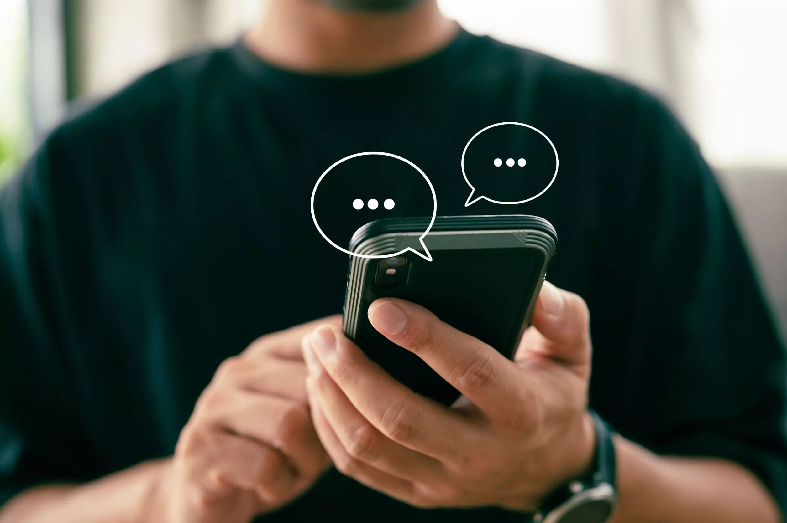 Ilustración sobre la optimización de contenido para búsquedas por voz y asistentes virtuales en SEO
