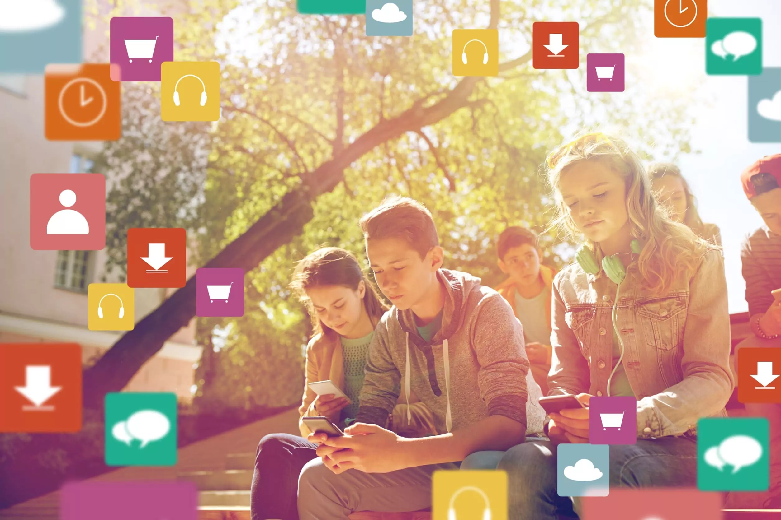 Adolescentes usando apps privadas para organizar fiestas.