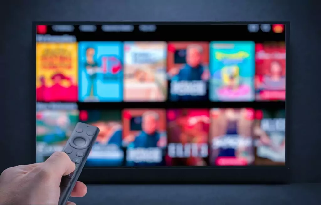Padre configurando control parental en Netflix