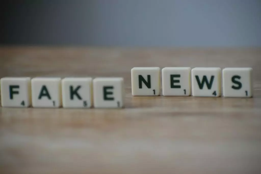 Cómo las fake news influencian las decisiones políticas y cómo protegerte de ellas
