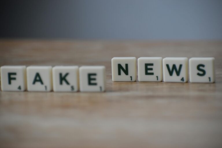 Cómo las fake news influencian las decisiones políticas y cómo protegerte de ellas