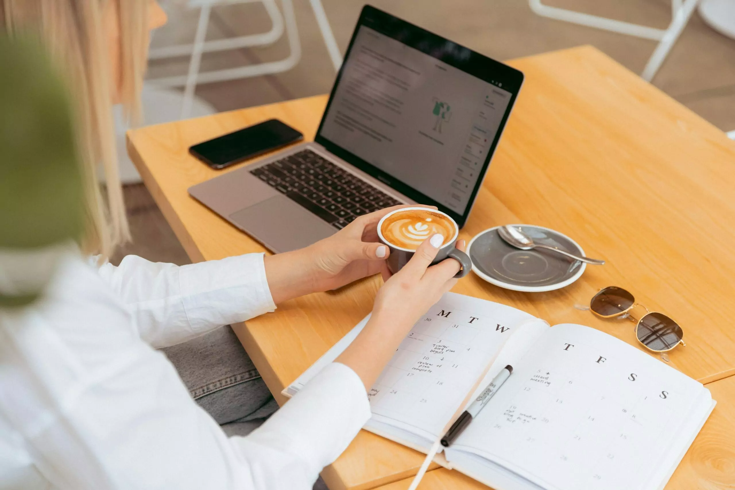 Diferencias entre un negocio autoempleo y un emprendimiento. Aprende a convertirte en un emprendedor.