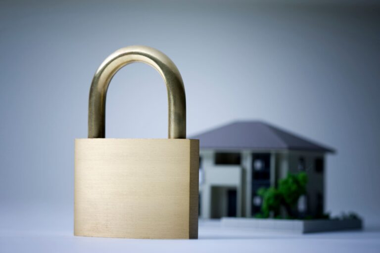 Hogar inteligente protegido de amenazas cibernéticas, Dispositivos seguros en el hogar inteligente