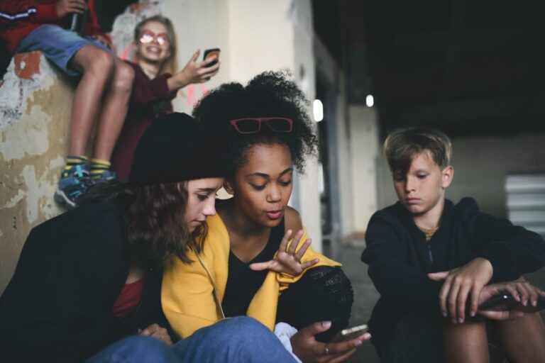 Adolescente en redes sociales, impacto de redes sociales en autoestima