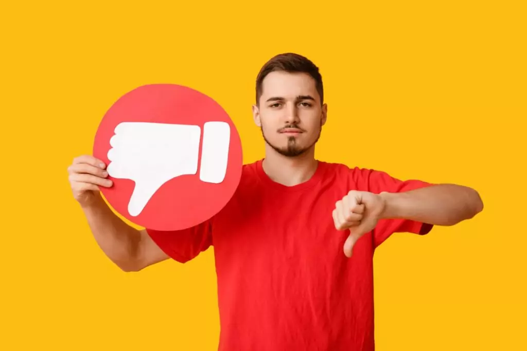 Cómo identificar y mitigar influencers negativos para proteger tu marca