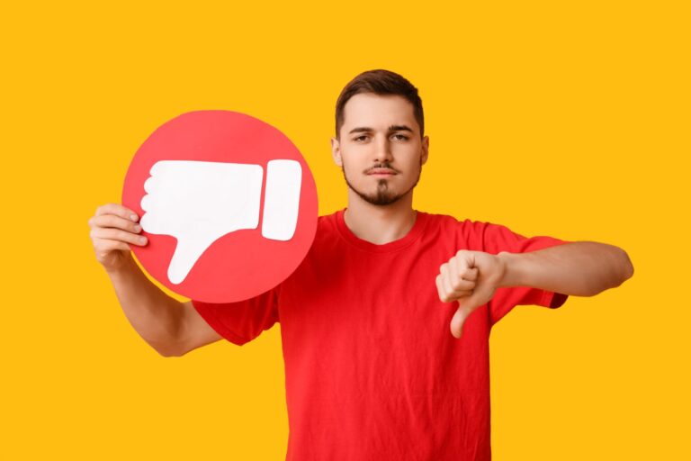 Cómo identificar y mitigar influencers negativos para proteger tu marca