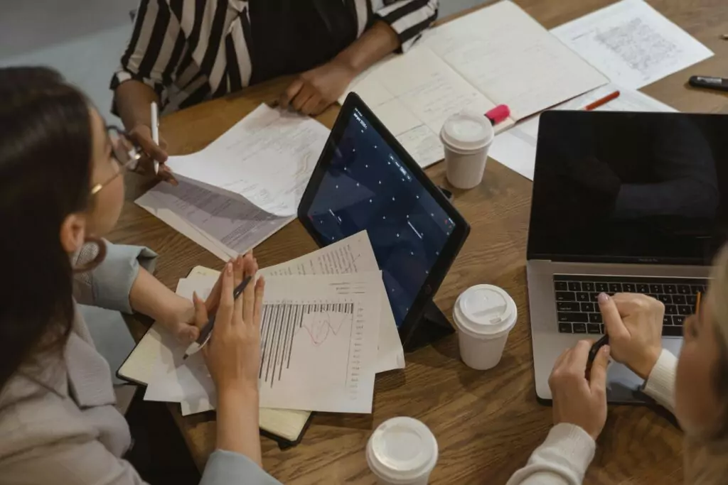 Asesoría empresarial para emprendedores que buscan convertir sus ideas en negocios exitosos.