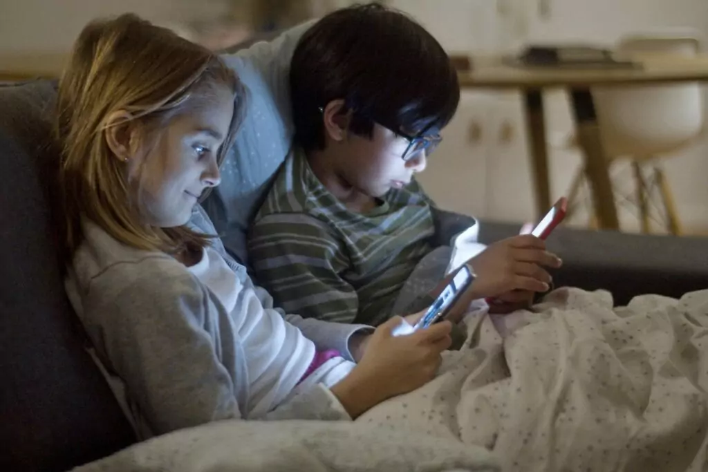 Consejos para dar un celular seguro a los niños