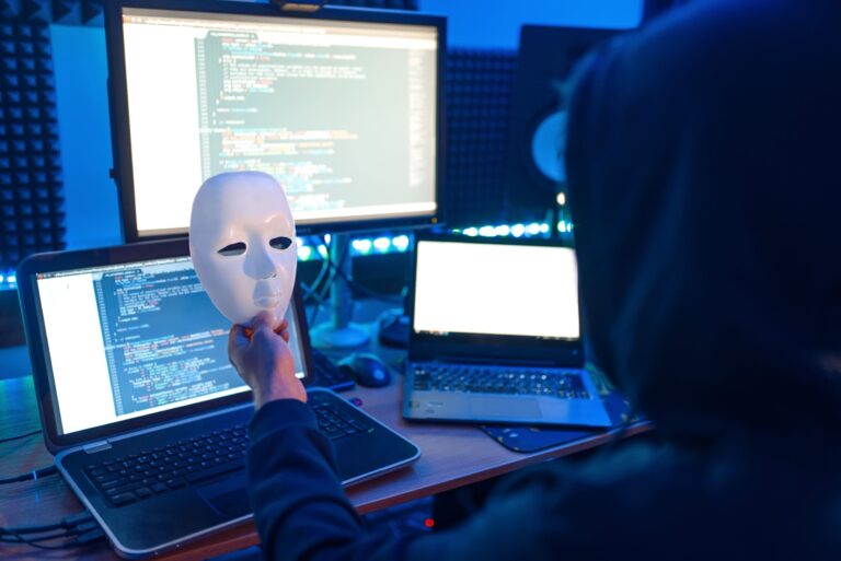 Hacker ético protegiendo sistemas